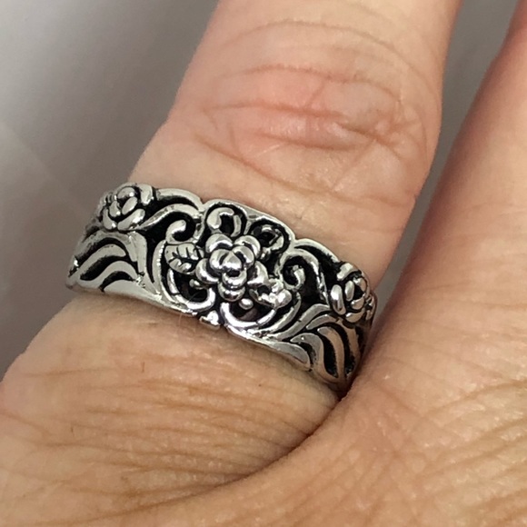 Sterling Silver Rose Engraved Ring - Picture 5 of 7